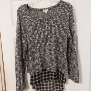 Cute black and white  layeredtop juniors XL